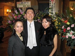 受付の美女2人です。ご協力ありがとうございました!